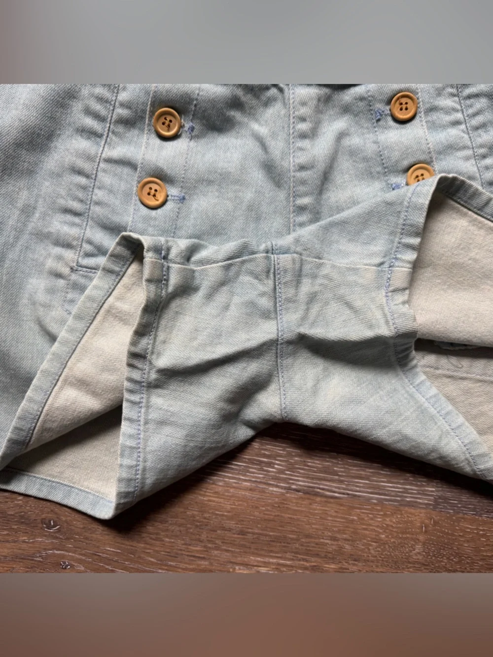Anthropologie Light Wash Denim Shorts Size 8 Double Buttons Pockets - Picture 4 of 6